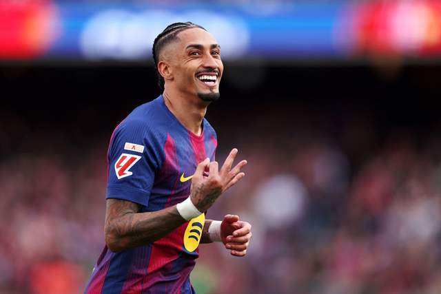 开云iOS-拉菲尼亚帽子戏法，造5-2惨案！巴萨一雪前耻，皇马空欢喜一场